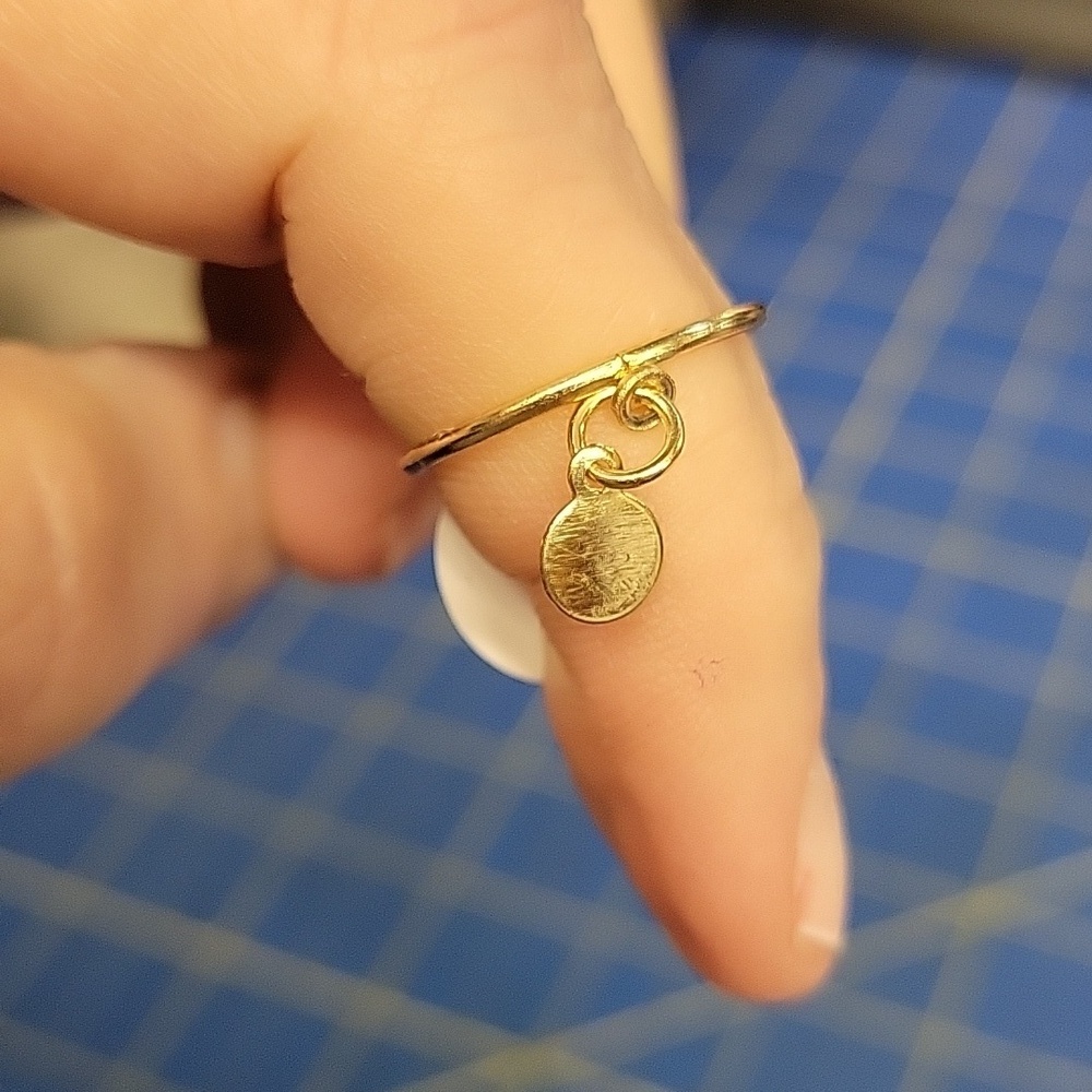 Circle Dangle Gold Tone Ring Size 6.5